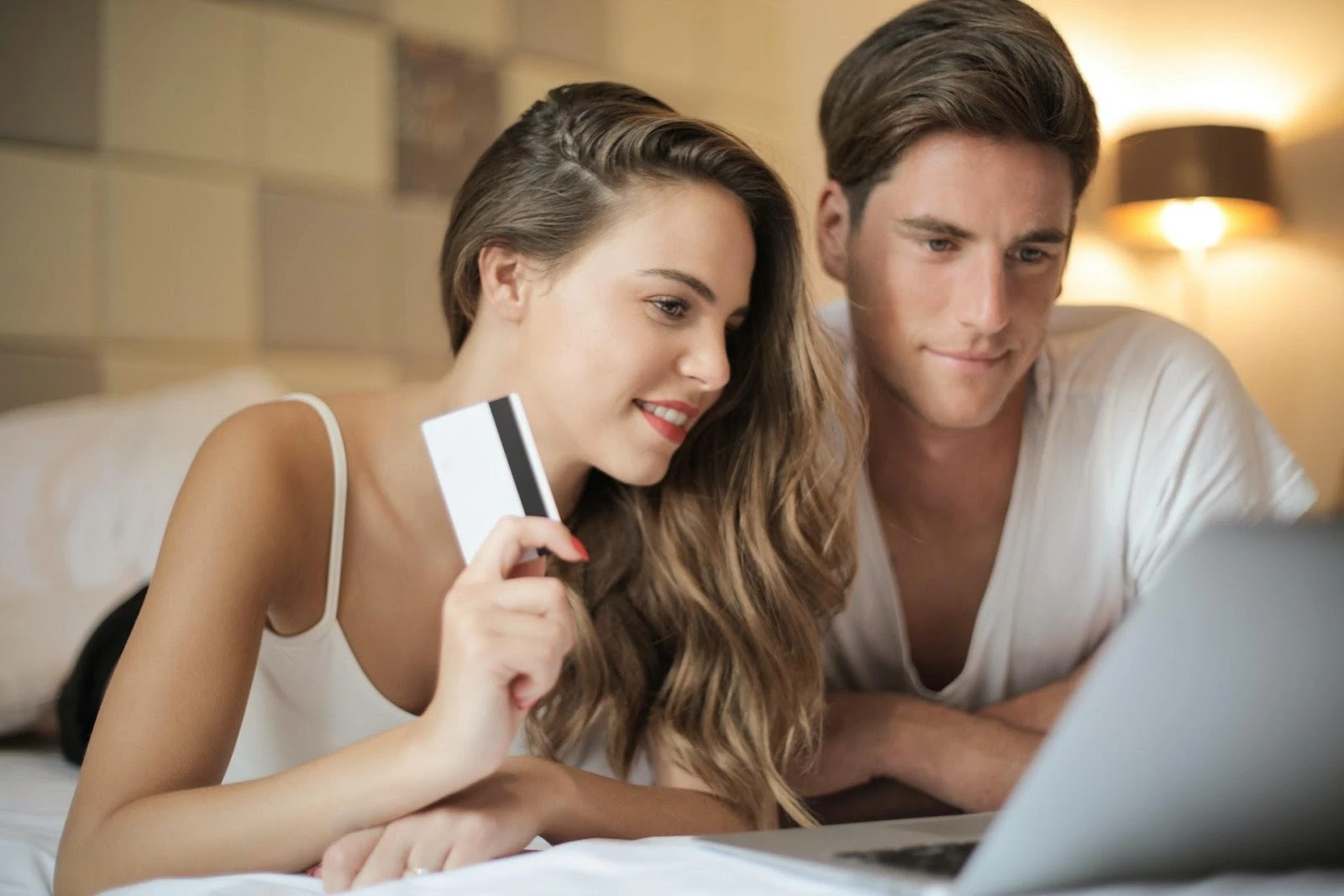 Using the Billboard Effect to Increase Hotel Bookings