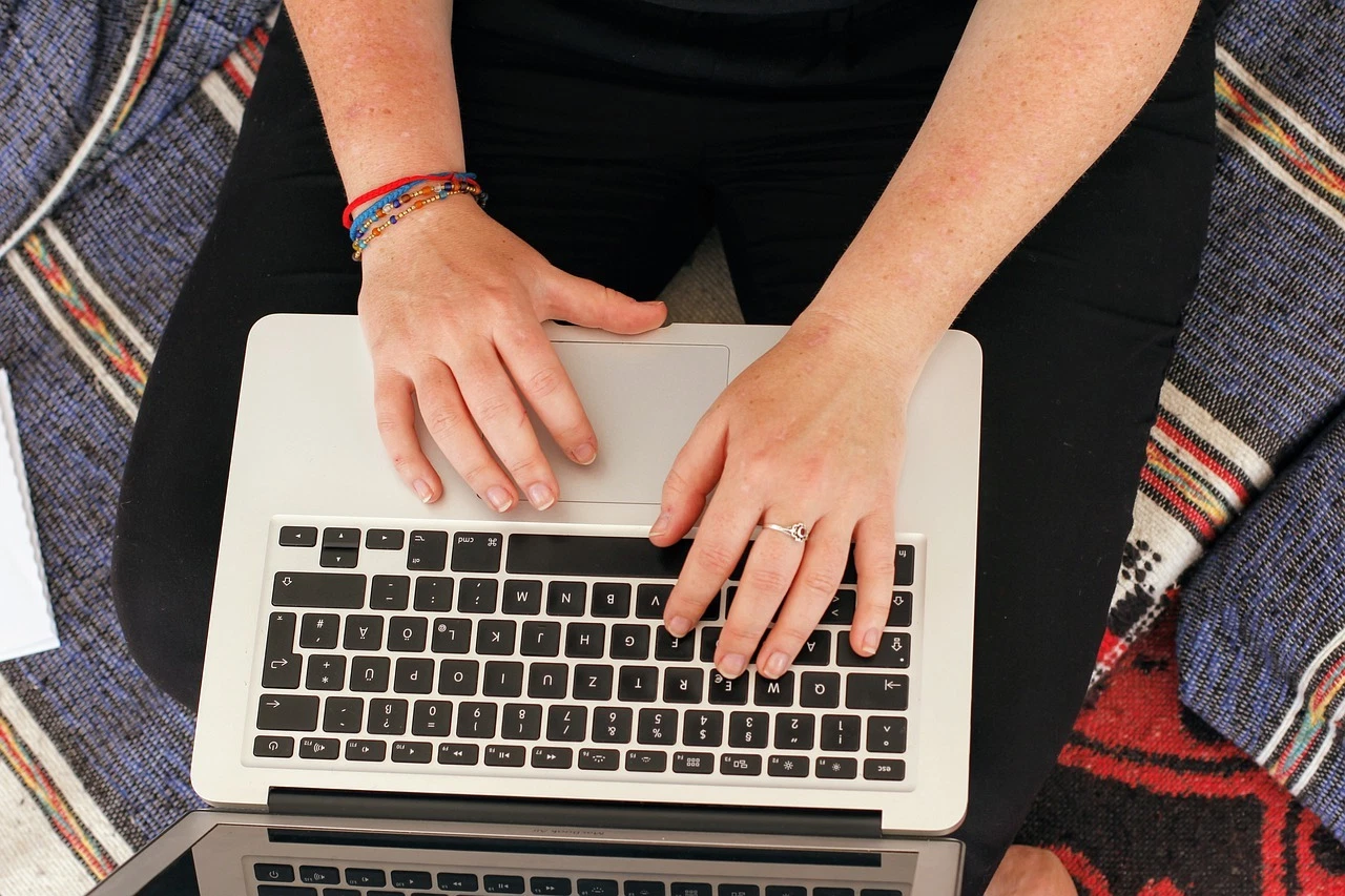 Digital Nomad Tips: Useful Resources To Survive On The Move