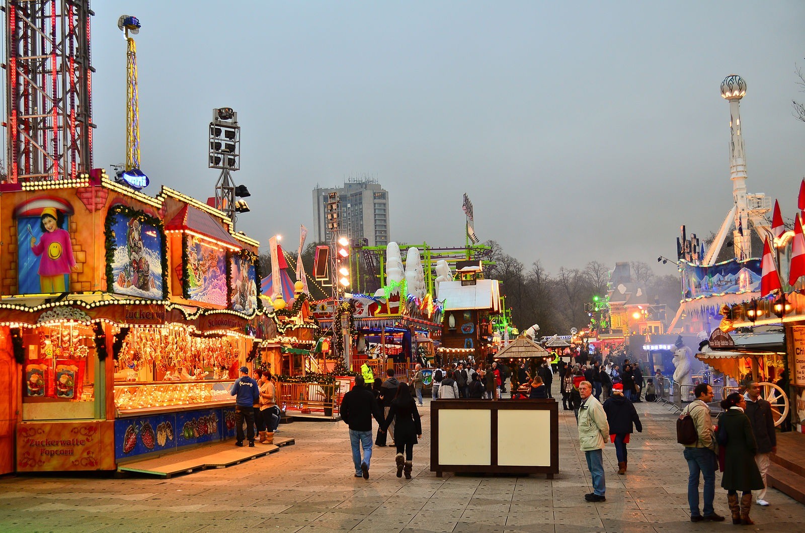 Where to store your luggage in Winter Wonderland in Hyde Park (2024)