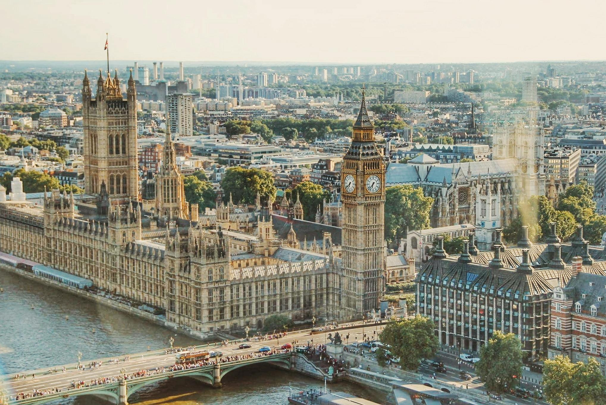 Best Luggage Storage Options in London – Stasher, Bounce, Radical, and LuggageHero Compared