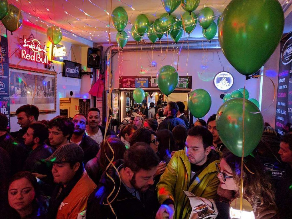 almalu trastevere bar during a party with balloons