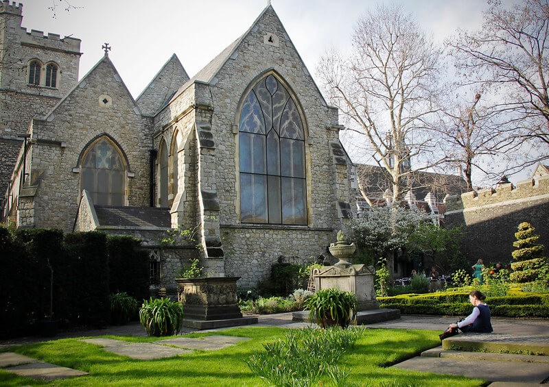 garden museum has different exhibitions in garden in london