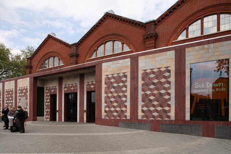 a free museums in edinburgh that has toys and games